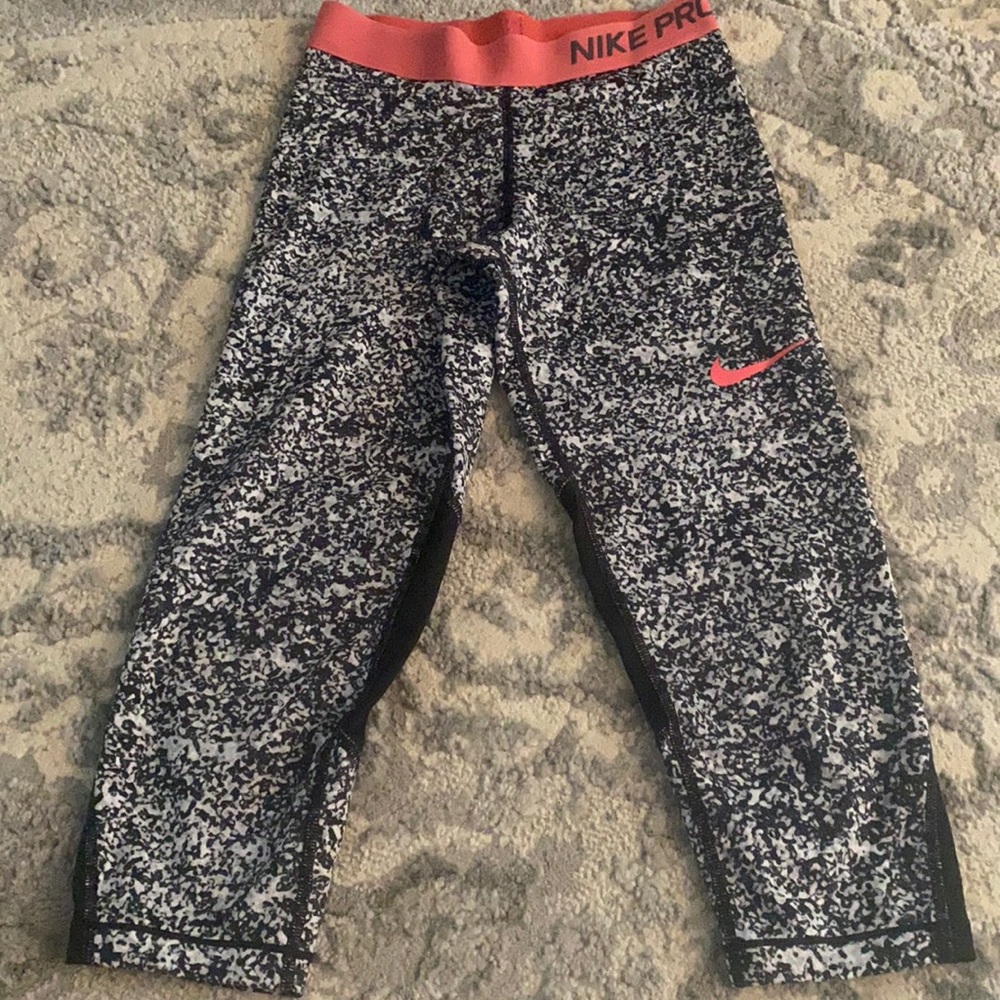 Girls Nike pro capris